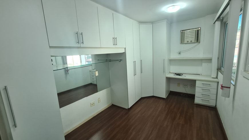 OPORTUNIDADE ÚNICA! Excelente apartamento 2 quartos, varanda grande, piscina, churrasqueira e jogos!