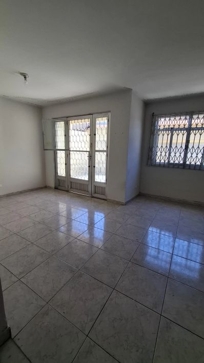 São duas casas a venda Casa no Laguna e Dourados Duque de Caxias