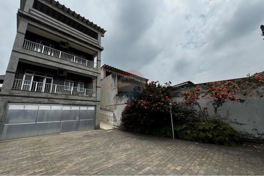 Casa Triplex de 185m² à venda por R$ 473.000,00 em Duque de Caxias!