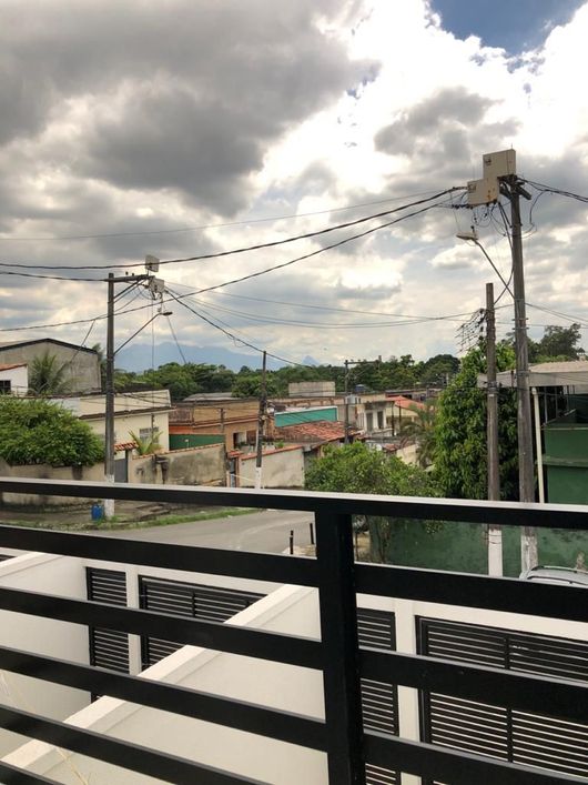 Casa nova em Jardim Primavera, financiada pelo banco.
