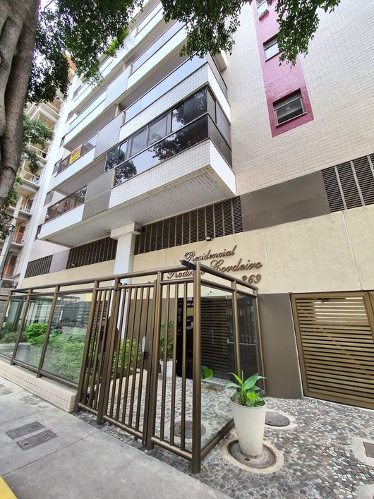 Apartamento para aluguel tem 120 metros quadrados com 3 quartos