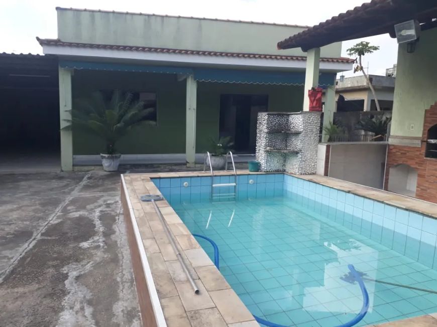 Casa à venda na Rua Vinte e Cinco de Agosto, Santa Lúcia, Duque de Caxias - RJ