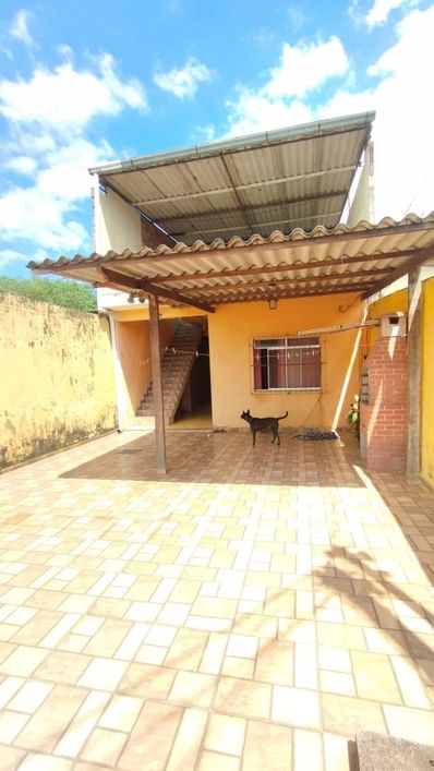 Casa com terraço, garagem e 2 quartos, no centro comercial