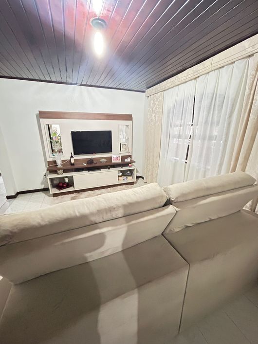 Casa para venda possui 300 metros quadrados com 5 quartos em Vila Santa Alice - Duque de Caxias - RJ