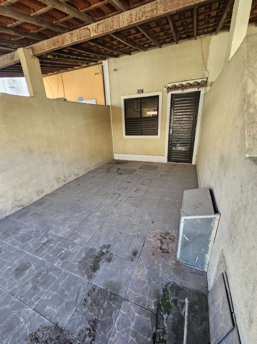 Casa duplex na Figueira com 2 quartos e garagem