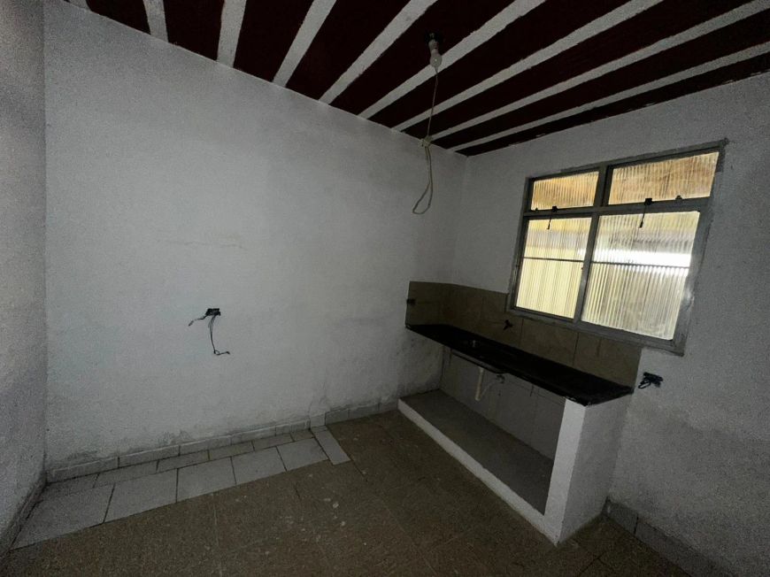 Casa em Santa Cruz da Serra a poucos minutos do centro comercial.