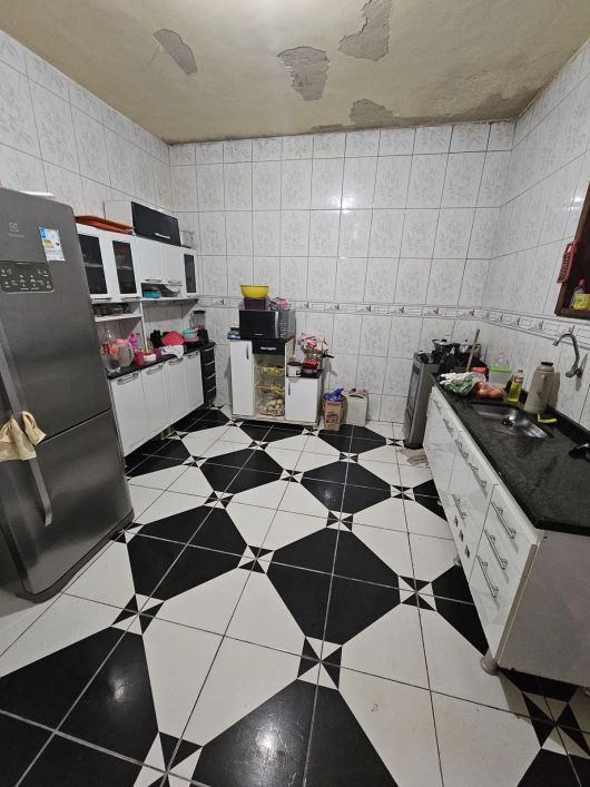 AMPLA CASA EM MARIA HELENA COM ÓTIMA LOCALIZAÇÃO.