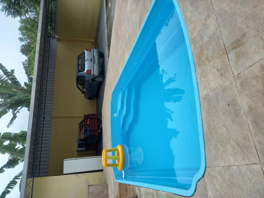 Casa com piscina em local super tranquilo a possui 100 metros quadrados com 3 quartos