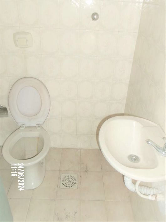 Sala Comercial (Final 09) c/ 50m2 com Banheiro - Centro - D;Caxias