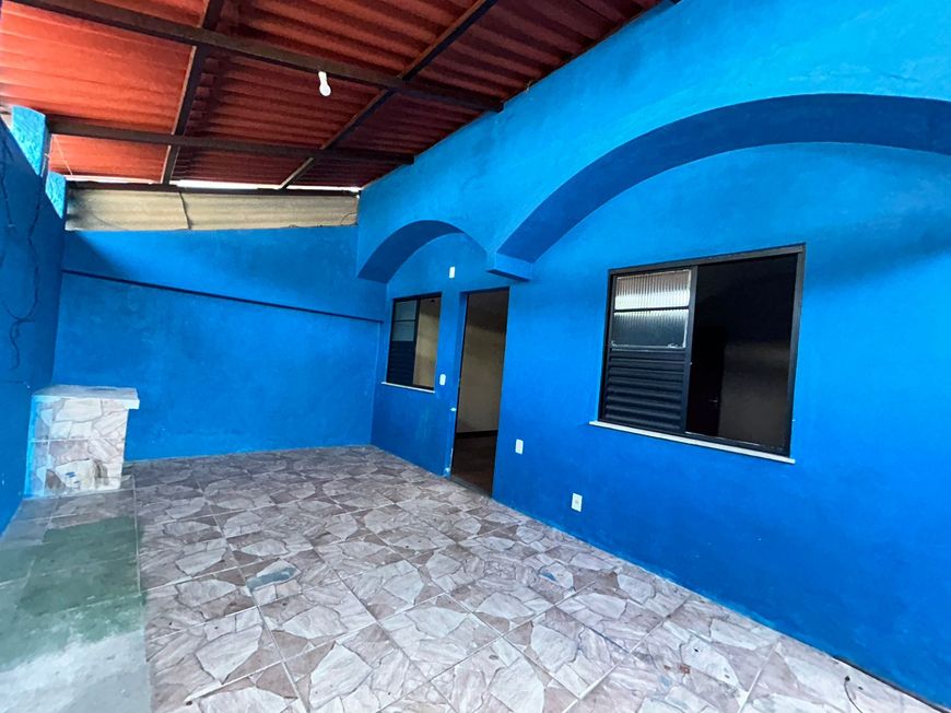 Casa com garagem financiada pelo banco em Maria Helena.