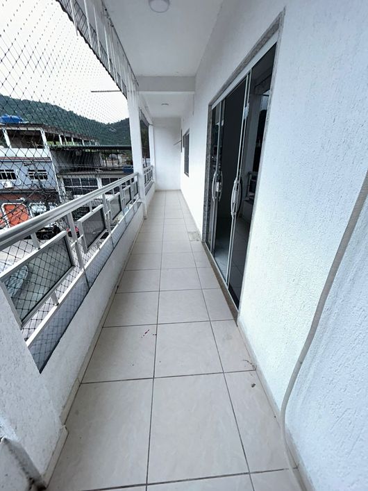 Apartamento em Xerem no centro comercial.