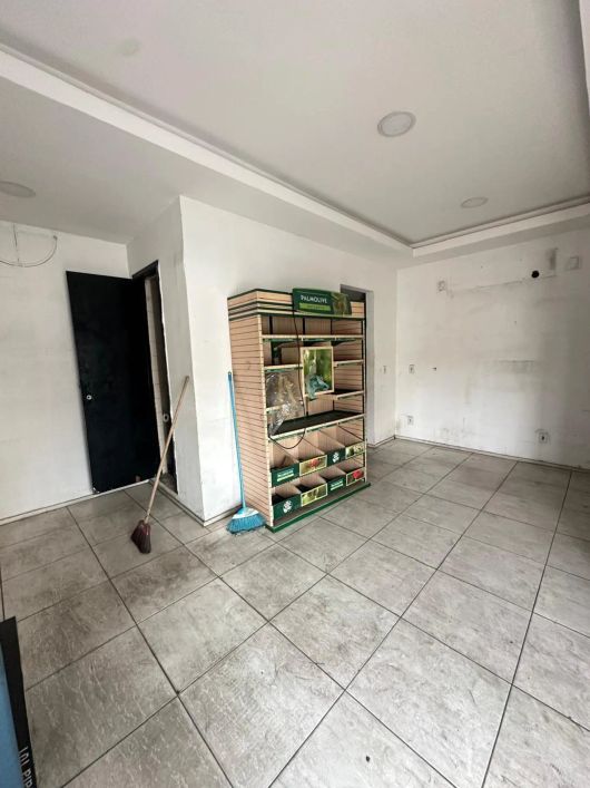 Loja à venda em Duque de Caxias, Parque Lafaiete, com 30 m²