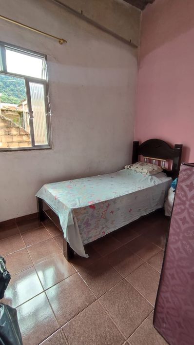 2 casas em Xerém com 2 quartos cada.