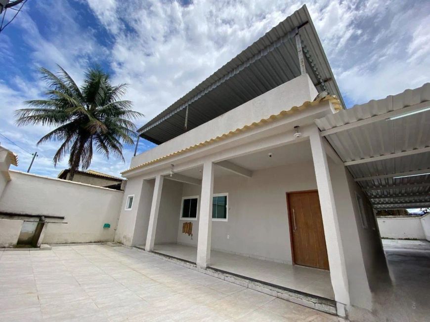 Linda casa próximo a Rodovia, com 3 quartos e quintal.