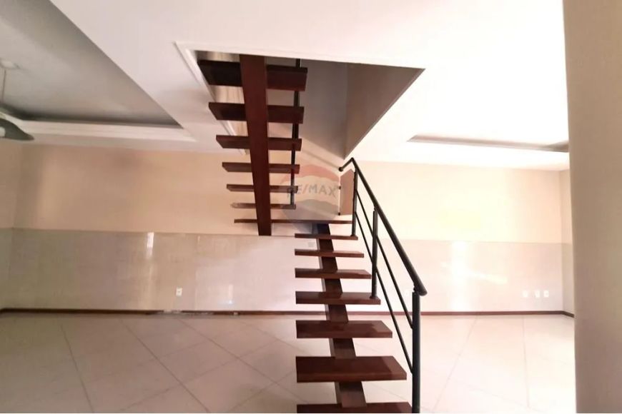 Casa Duplex à Venda em Jardim Primavera – 3 Quartos, Suíte, Quintal e 4 Vagas – R$ 850.000