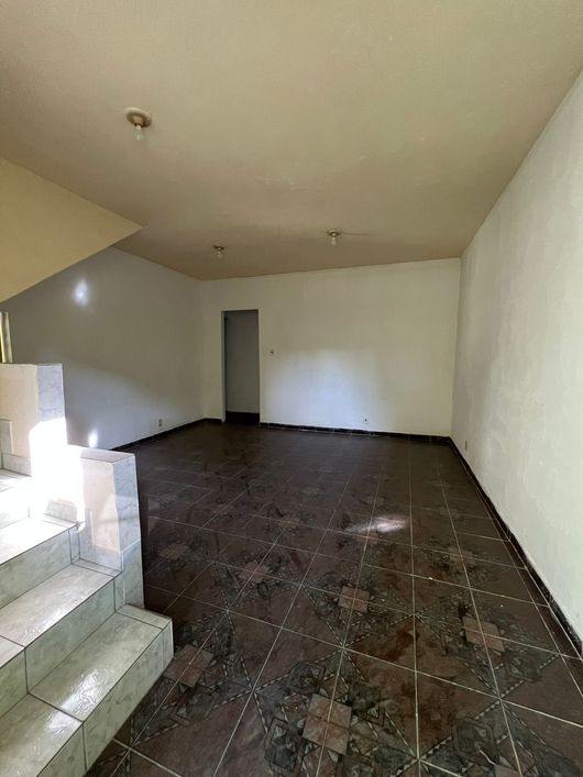 Casa a poucos metros da Rodovia W.Luiz Santa Cruz da Serra.
