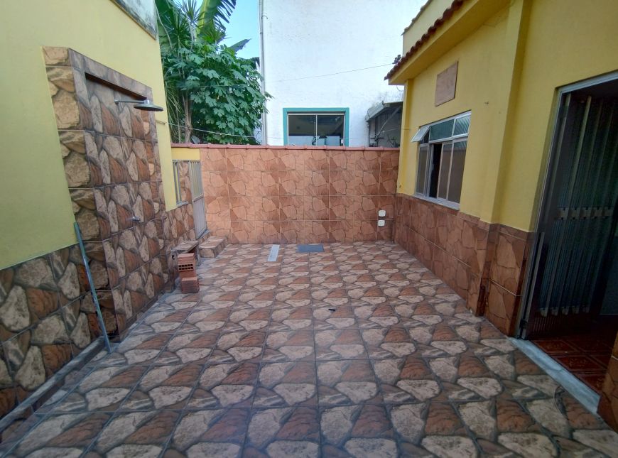 VENDO LINDA CASA DE VILA 2 QUARTOS - QUINTAL - 90M² - CENTRO DE DUQUE DE CAXIAS - RJ