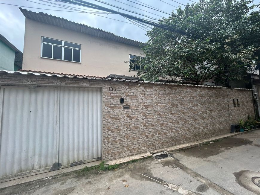 Duas casas grandes com piscina em Xerem