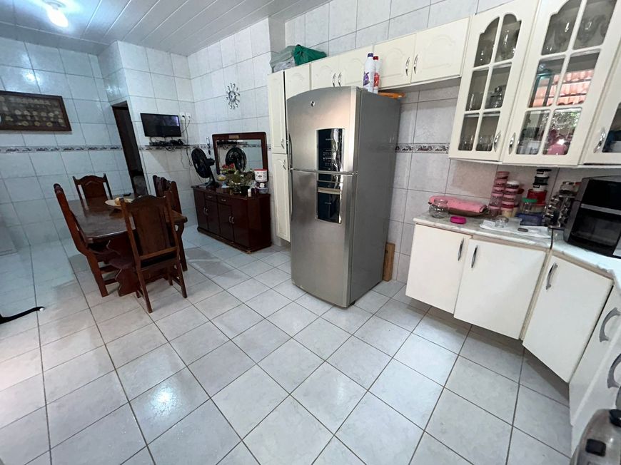 Duas casas grandes com piscina em Xerem