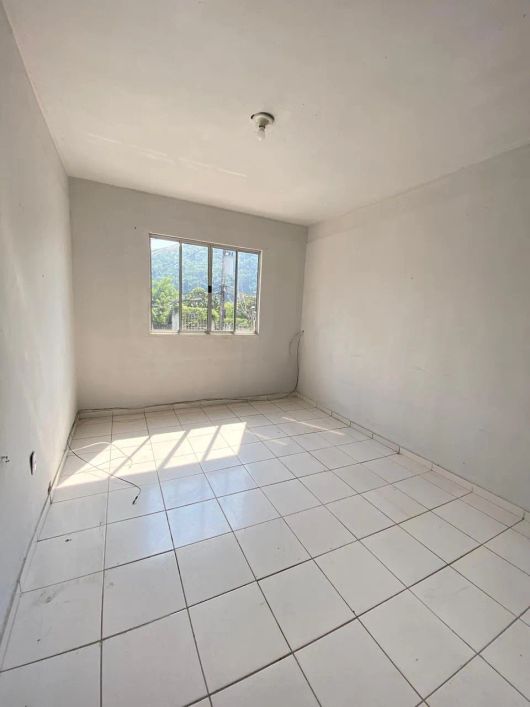 Casa em Santa Cruz da Serra com RGI em ponto comercial!!