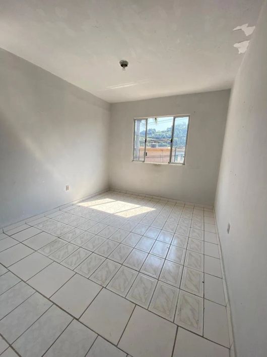 Casa em Santa Cruz da Serra com RGI em ponto comercial!!