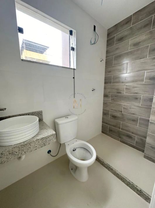 Casa à venda em Duque de Caxias, Vila São Luís, com 2 suítes, com 70 m²