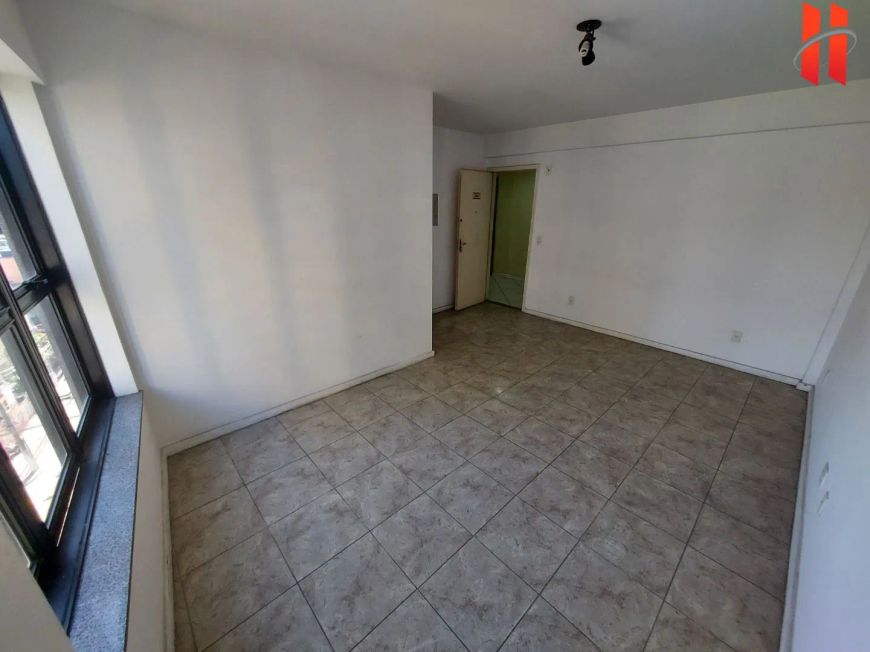 Sala comercial com 28m²na esquina com a Av. Brigadeiro Lima e Silva