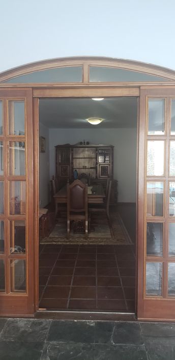 Térrea para venda tem 320 metros quadrados com 4 quartos em Centro - Duque de Caxias - RJ