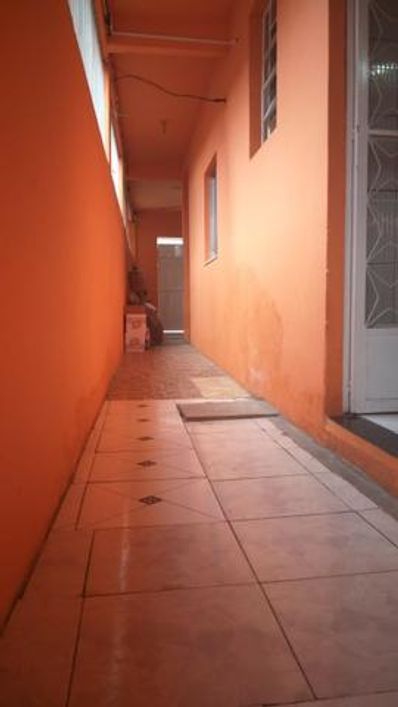 Duas casas no bairro Maria Helena fácil acesso pela Rio-Magé.