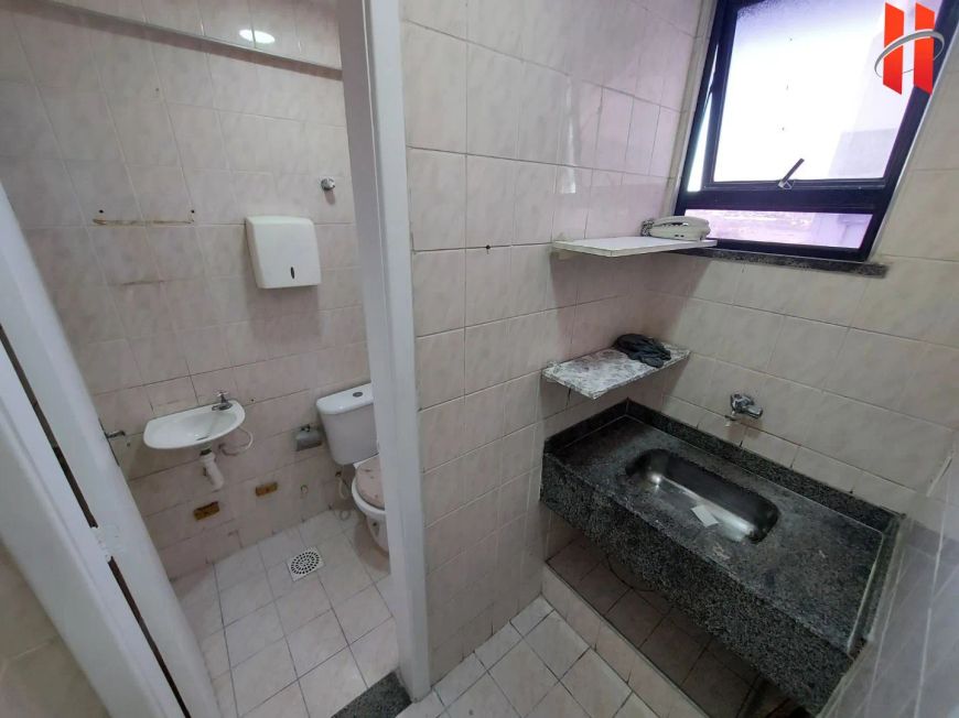 Sala comercial com 35m²na esquina com a Av. Brigadeiro Lima e Silva.