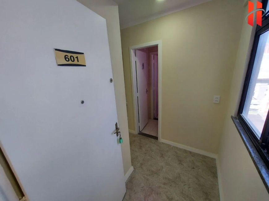 Sala comercial com 35m²na esquina com a Av. Brigadeiro Lima e Silva.