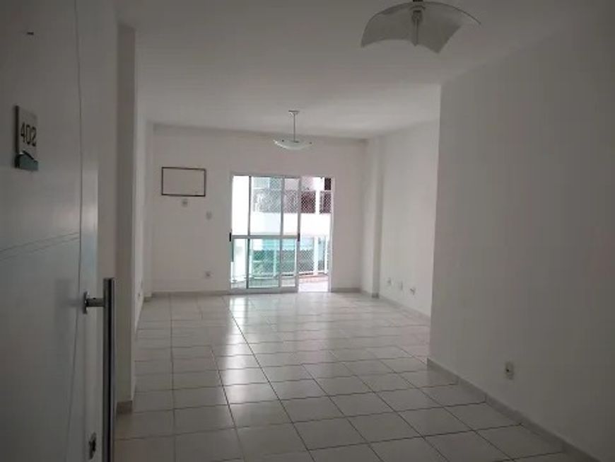 Vinte e cinco de agosto, 120m, 3 quartos com suíte, Sala ampla. Duque de Caxias.