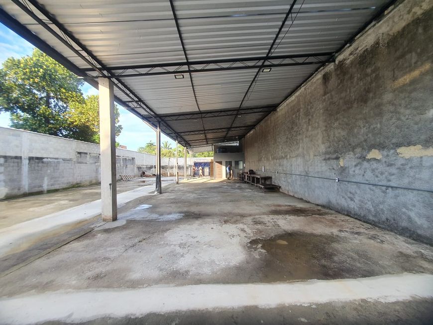 Ótimo galpão com 750m² total e área coberta com 200m² .