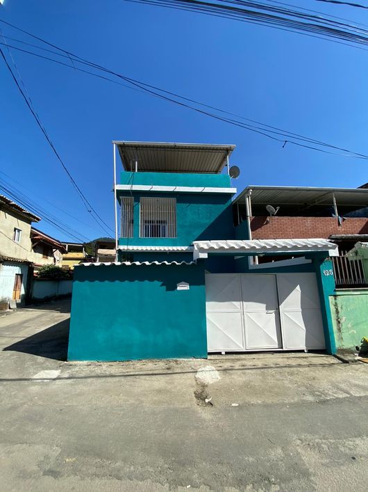 Excelente casa em Xerém 2 quartos e garagem.