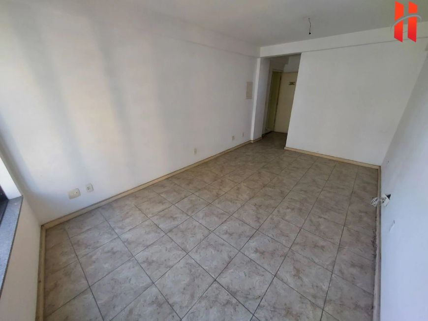Sala comercial com 28m²na esquina com a Av. Brigadeiro Lima e Silva.