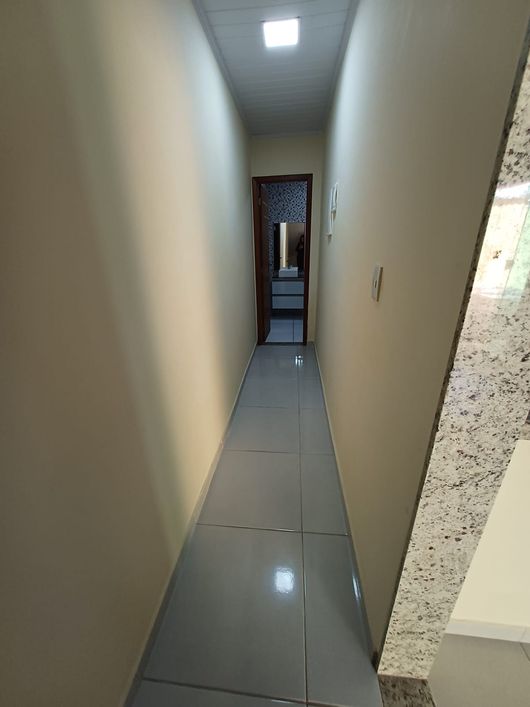 Linda casa de 2 quartos em Xerém com quintal