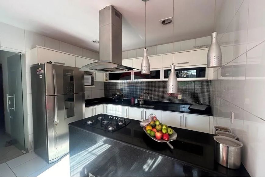 Casa com 3 quartos, 311 m² à Venda por R$ 700.000,00 no Centro de Duque de Caxias, RJ,