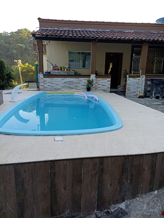 Casa para venda possui 720 metros quadrados com 4 quartos em Jardim Primavera - Duque de Caxias - RJ
