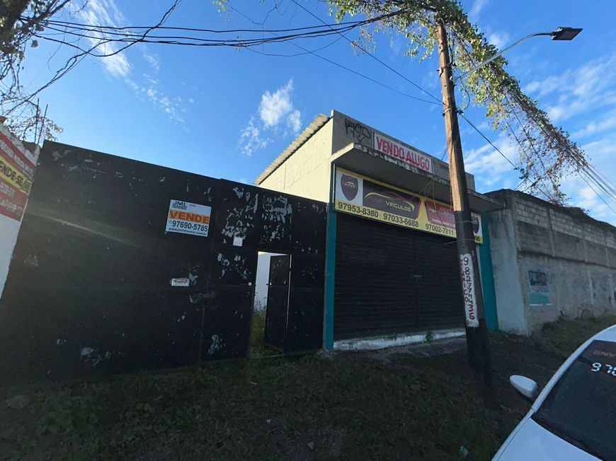 Loja com área total de 420m² em frente a Rio Magé!!!