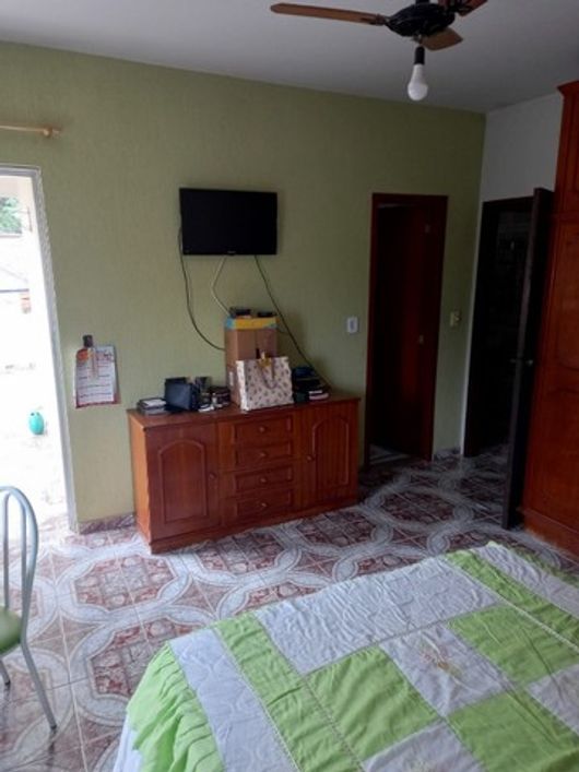 Casa grande estilo chácara com 6 quartos e piscina