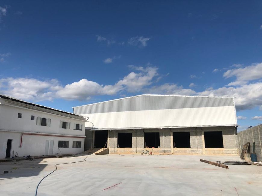 Ótimo galpão com 1.500m² área total de 3.000m² na Figueira.