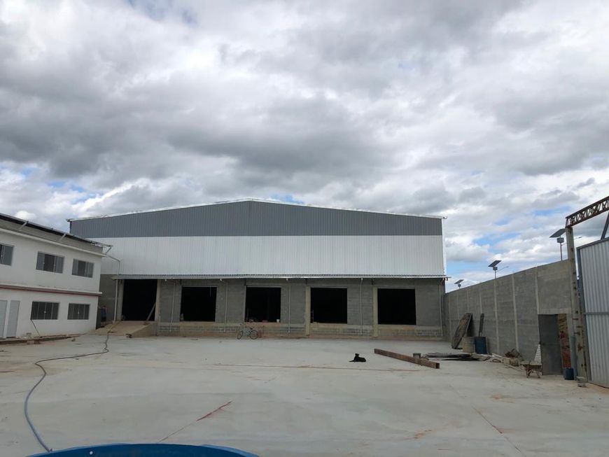 Ótimo galpão com 1.500m² área total de 3.000m² na Figueira.
