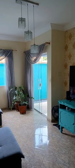 Casa à venda na Rua Vinte e Cinco de Agosto, Vila Santa Alice, Duque de Caxias - RJ