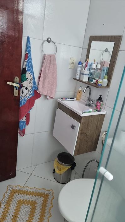 Prédio com 2 apartamentos e 3 lojas – Parque Paulista