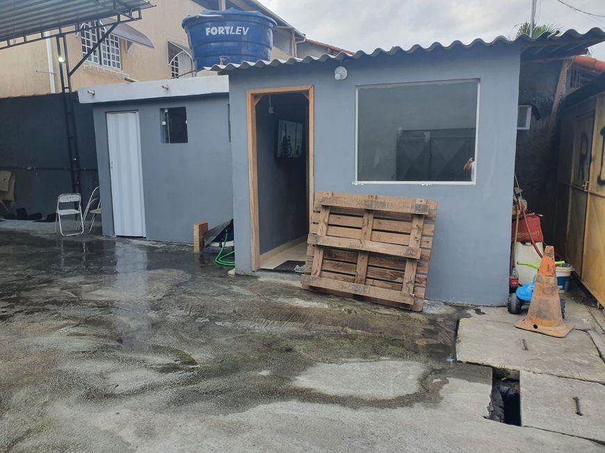 Galpão em Santa Cruz da Serra com ótima estrutura.