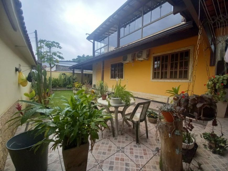 Linda casa duplex em telha colonial em Xerém.
