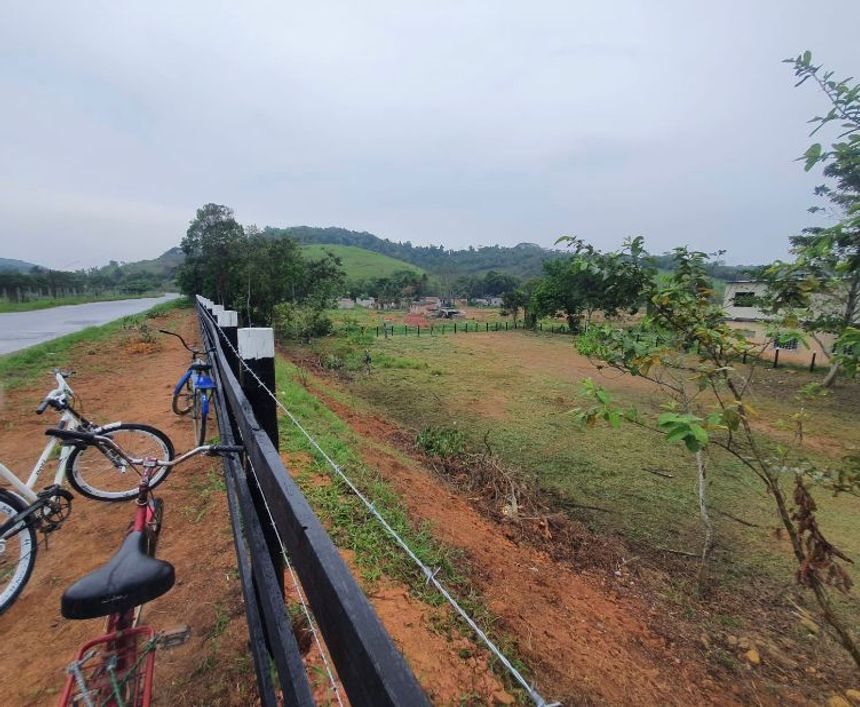 Linda área na Beira da Rio D’ouro Xerém 1.800m²