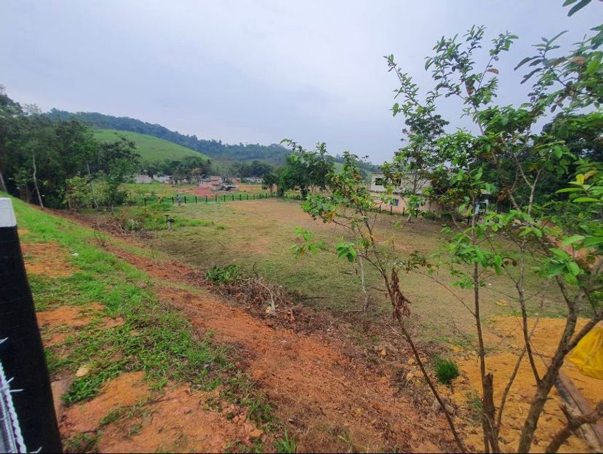 Linda área na Beira da Rio D’ouro Xerém 1.800m²