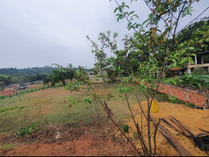 Linda área na Beira da Rio D’ouro Xerém 1.800m²