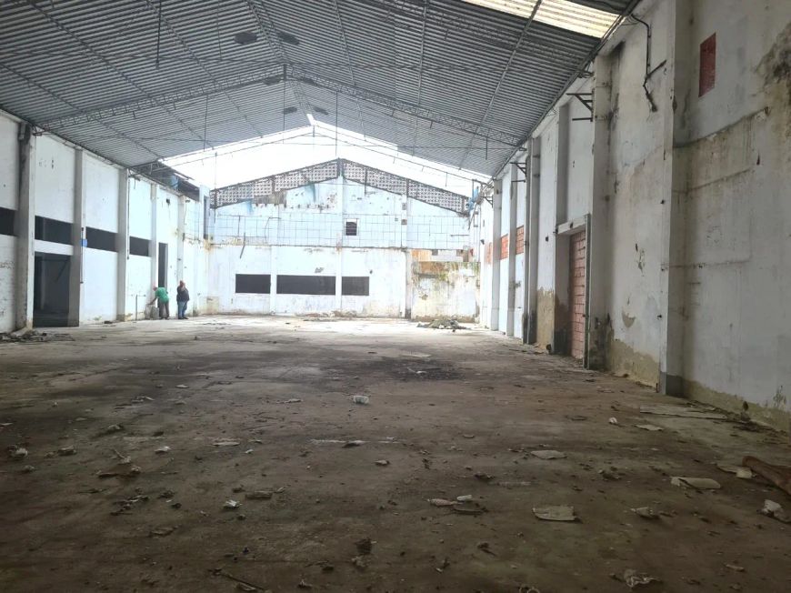 Galpão para venda possui 2000 m² em Taquara - Duque de Caxias - RJ